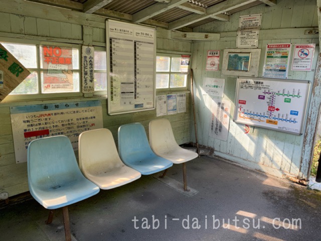 中福良駅の待合室