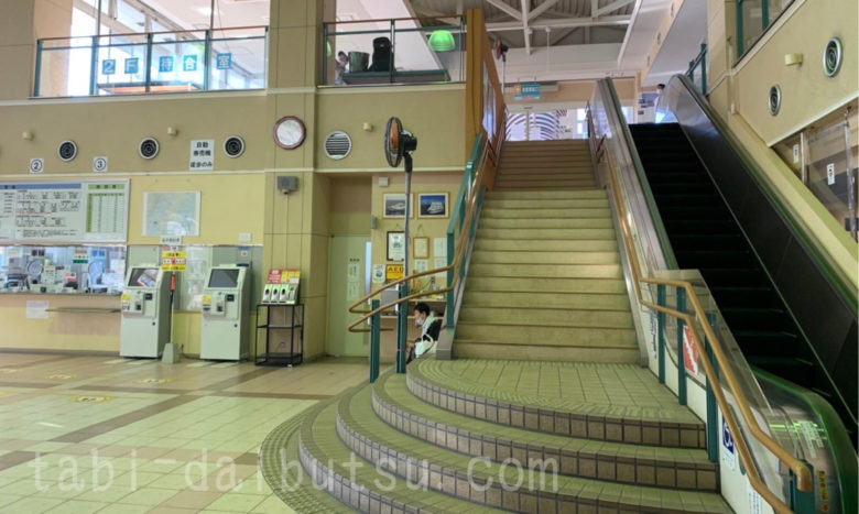 久里浜港フェリーターミナルの階段