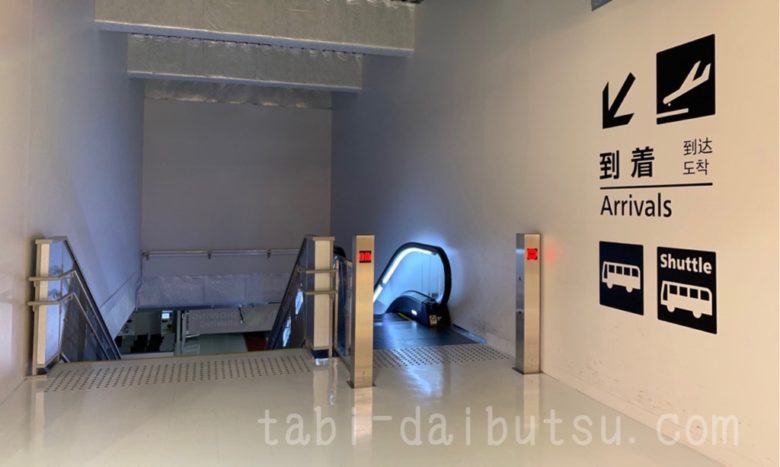 成田空港T3の2階エスカレーター