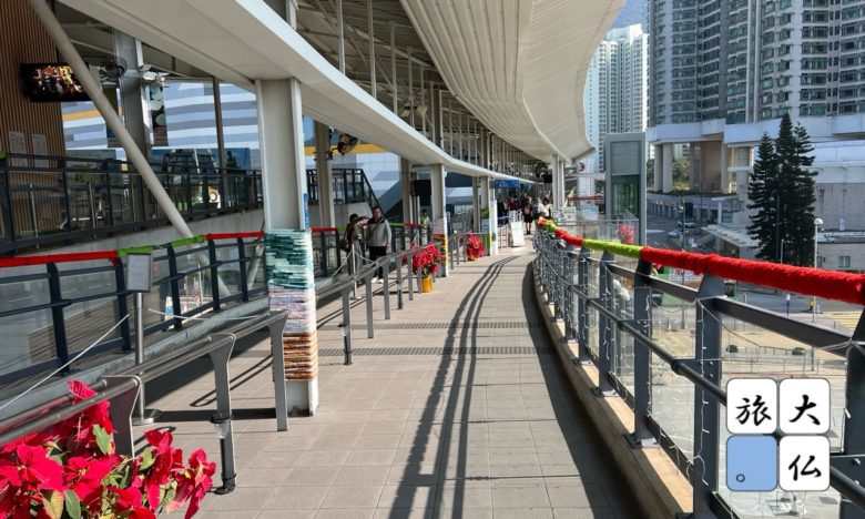 昂坪360の東涌駅乗り場の通路